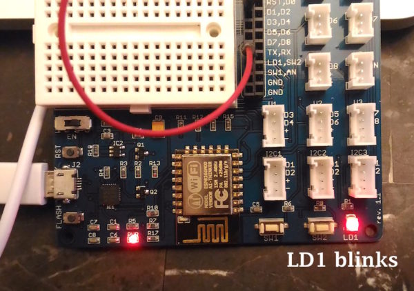 LD1 LED flashes at 1Hz rate